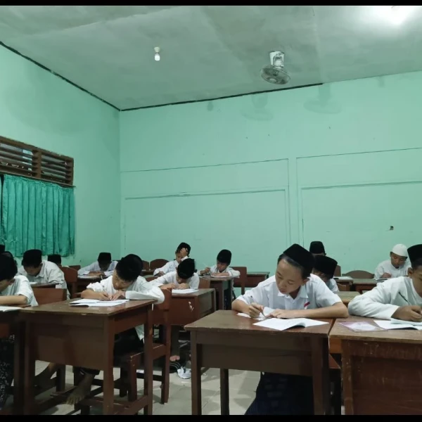 Rahasia Sukses Pondok Pesantren; Mendidik Para Santri 24 Jam
