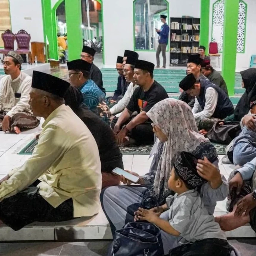 Ajak Anak Ziarah ke Makam Mbah Wahab Hasbullah, Nurul Kenalkan Sejarah Perjuangan Ulama NU
