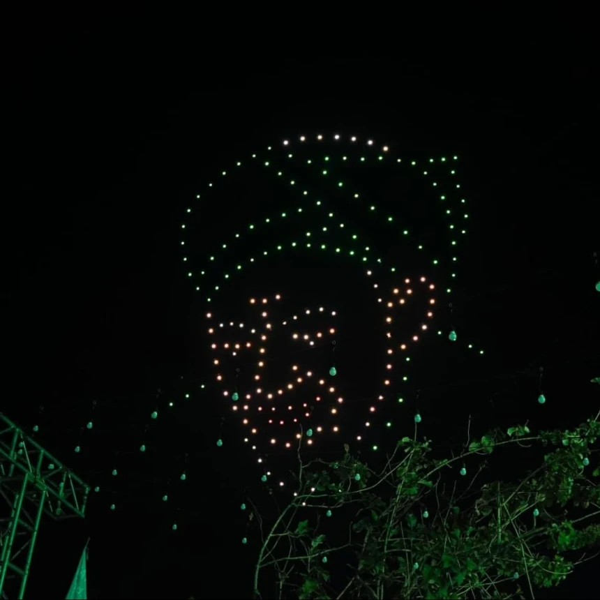 Takjub, Koreo Drone Show di Arena Muktamar Tampilkan Wajah Mbah Hasyim hingga Logo NU