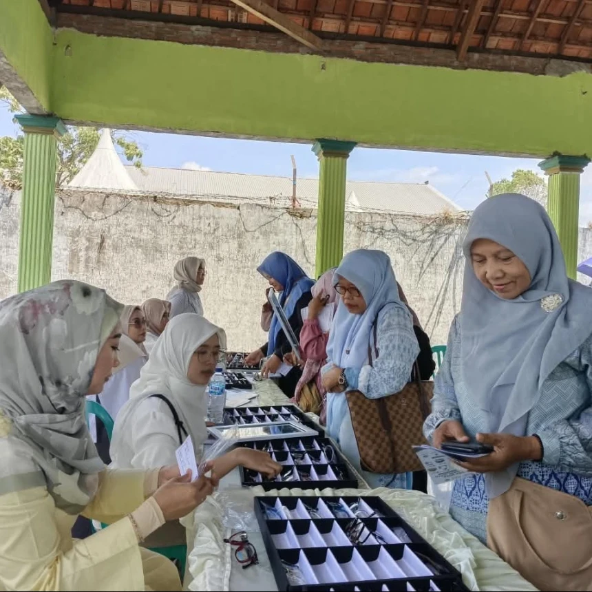 Peduli Kesehatan Penglihatan Guru Ngaji, LAZISNU-IROPIN Bagikan 1.000 Kacamata Gratis