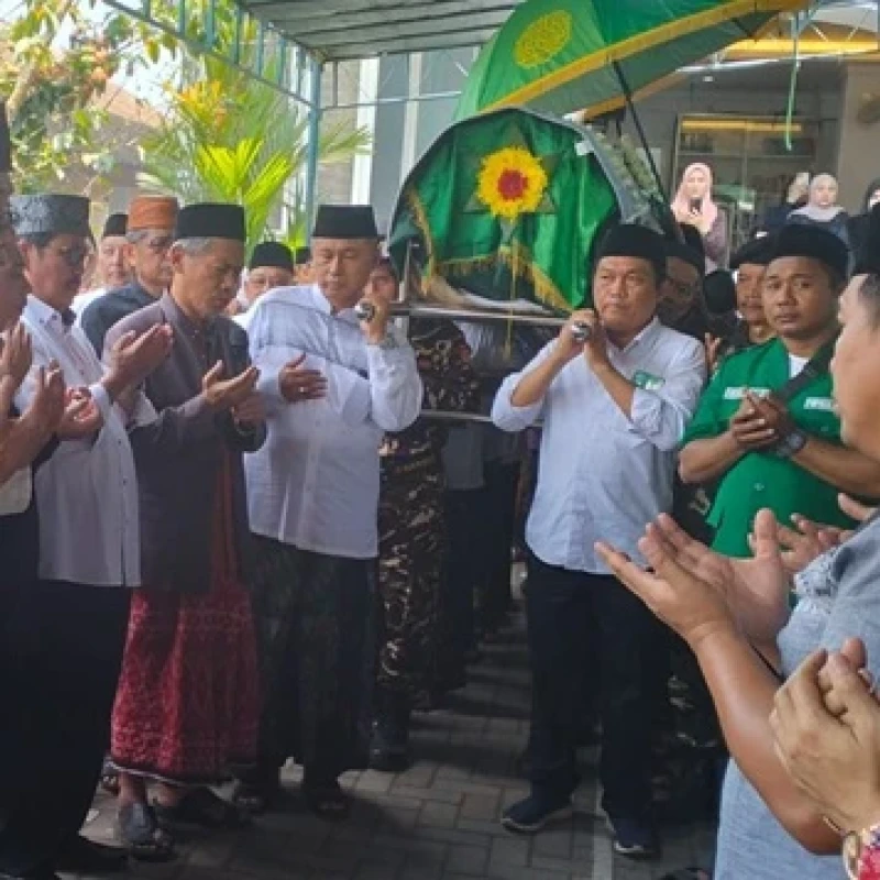 KH Muhammad Adnan DIkenal Dekat dengan Masyarakat dan Generasi Muda