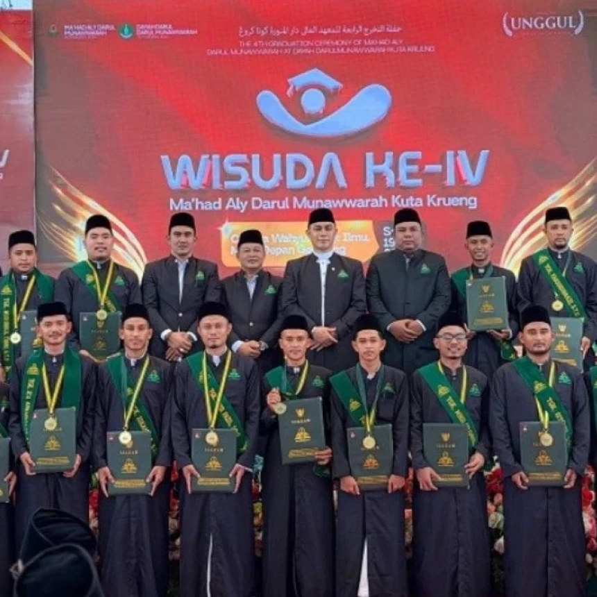 Jadi Awal Pengabdian, 412 Santri Mahad Aly Darul Munawwarah Kuta Krueng Pidie Jaya Diwisuda