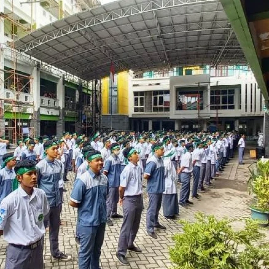 Pastikan Kebersihan Gelora Delta, Ribuan Siswa di Sidoarjo Jadi Pasukan Semut