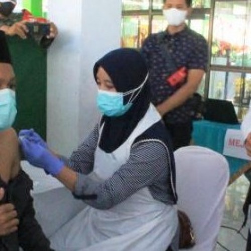 Gubernur Jatim Harap Vaksinasi di Pesantren Ditingkatkan