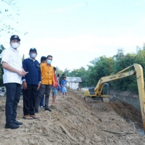 Didampingi Komisi D DPRD Jatim, Ra Latif Tinjau Normalisasi Sungai Blega