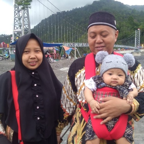 Cerita Penyandang Tunanetra di Lumajang, Hafal Al-Qur’an Dapat Istri Shalihah