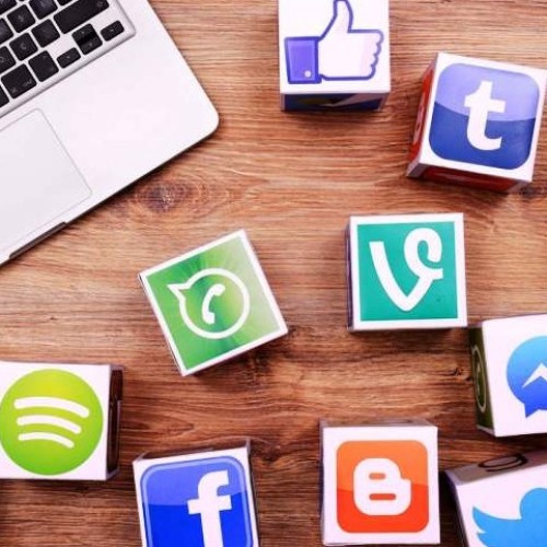 Khutbah Jumat Terbaru: Bahaya Menggunjing di Media Sosial 