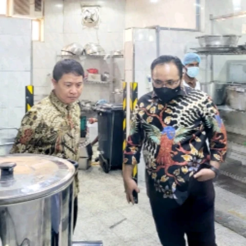 Tinjau Dapur Katering di Madinah, Menag: Ada Juru Masak dan Bahan Baku Indonesia