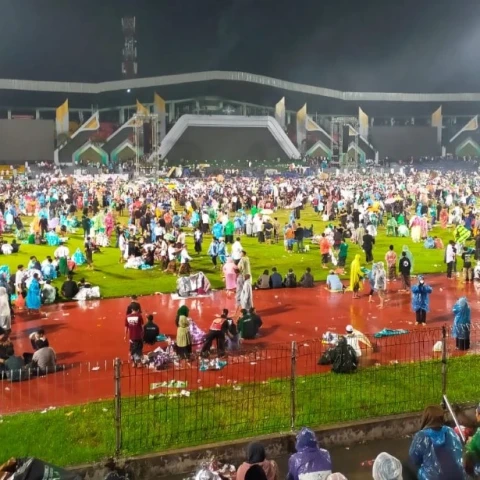 Hujan Deras Tak Surutkan Nahdliyin Hadiri Hiburan Rakyat 1 Abad NU