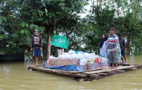Terjang Genangan Banjir, NU Peduli Salurkan Bantuan