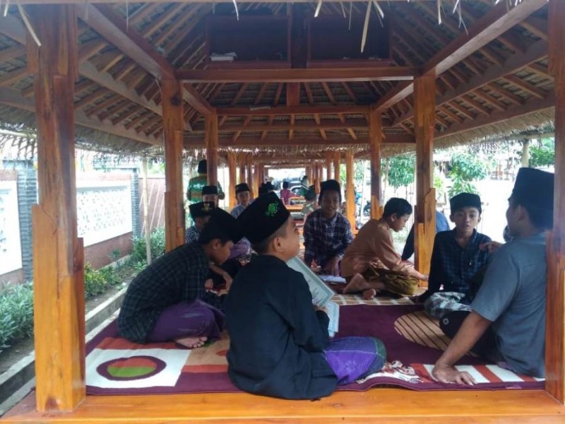 Budidaya Ikan dan Jamur, Upaya Pengembangan Pesantren Zainul Hafidz At-Taufiq Lombok Barat