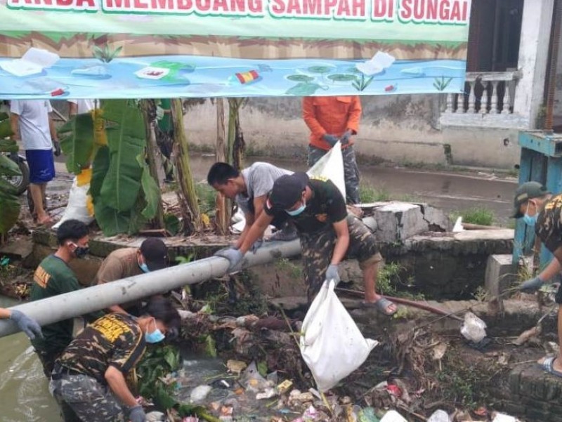 Teladani Gus Dur, Ansor Tengah Tani Cirebon Bersih-bersih Sungai