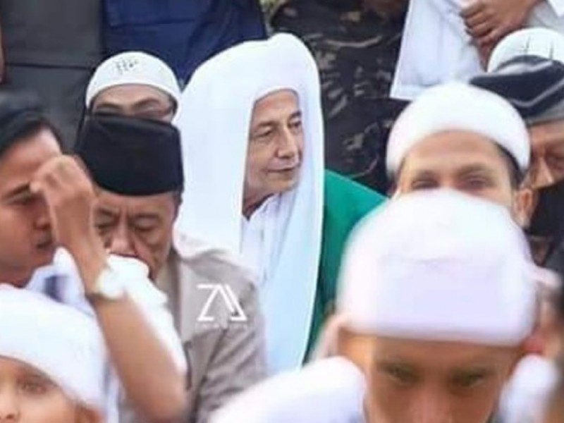 Viral, Foto Habib Luthfi Saat Shalat Id bersama Jamaah di Pekalongan