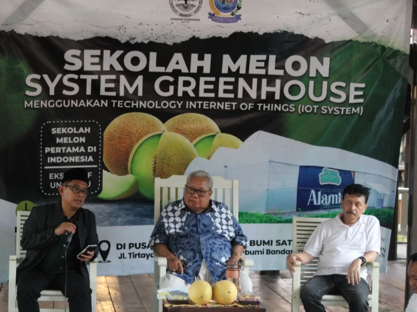 Sekolah Melon Berbasis Greenhouse: Wujud Integrasi Teknologi dalam Sistem Pendidikan Pesantren
