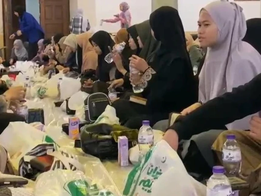 Cerita Mahasiswa Indonesia Didahulukan Ambil Menu Buka Puasa di Masjid Al-Azhar Mesir