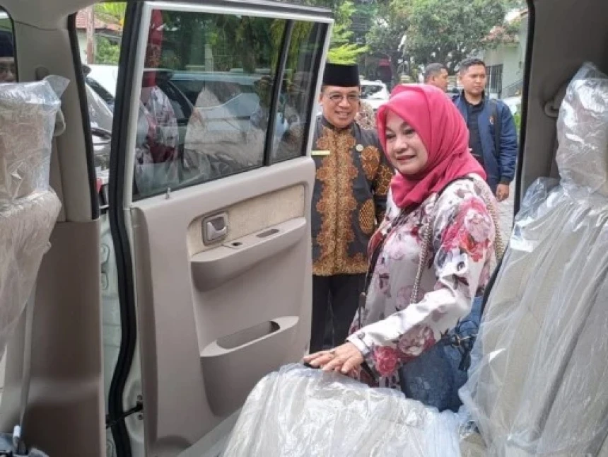 Program Kemaslahatan NU Care-LAZISNU dan BPKH Salurkan Mobil Layanan Haji ke Kemenag Malang