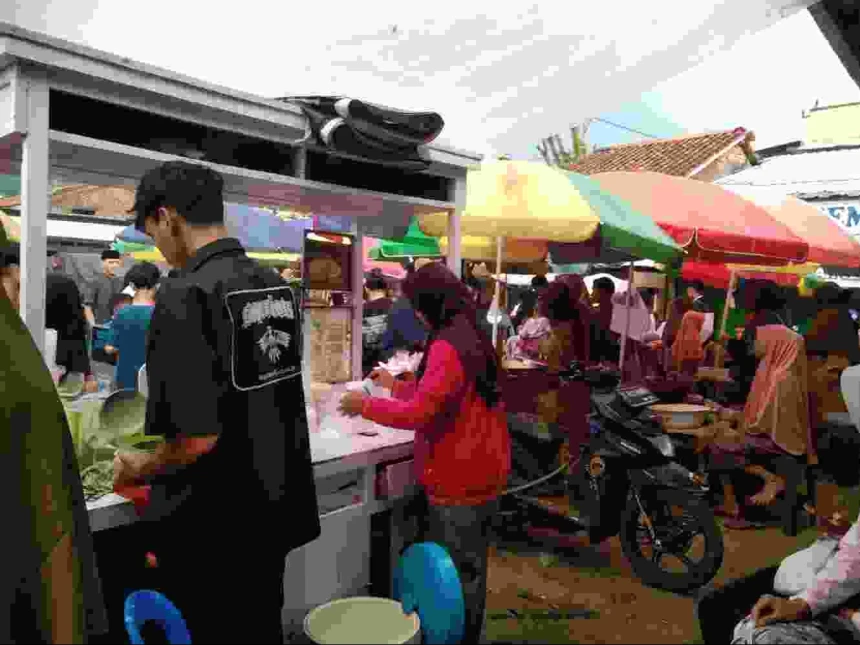 Selama Ramadhan, Pasar Pon di Bumijawa Tegal Ramai Pengunjung yang Berburu Takjil Buka Puasa