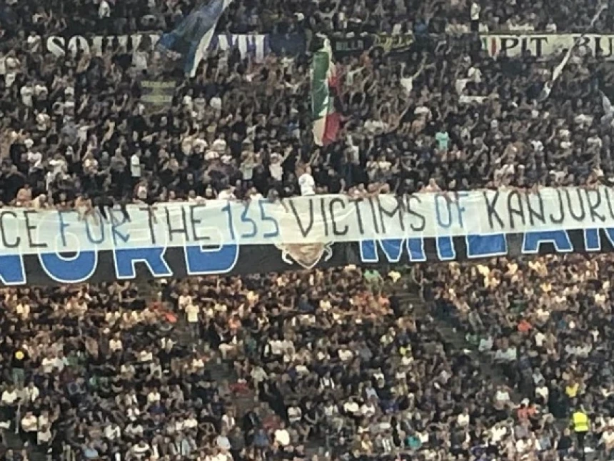 Penonton Liga Champions Eropa Bentangkan Spanduk 'Keadilan Bagi 135 Korban Kanjuruhan'
