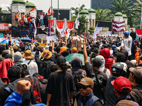 Aparat Masih Pakai Kekerasan terhadap Jurnalis dan Demonstran di Aksi Peringatan Darurat