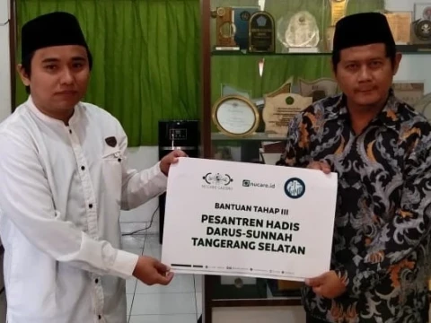 NU Care-LAZISNU Serahkan Bantuan Tahap 3 untuk Pesantren Hadits Darus-Sunnah Tangerang Selatan