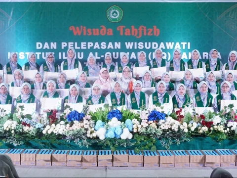 Ratusan Mahasantri Takhasus IIQ Jakarta Ikuti Khataman Akbar dan Wisuda Tahfizh