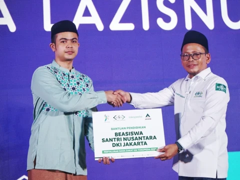 NU Care-LAZISNU Salurkan Beasiswa untuk Santri pada Kopdarnas 7 AIS Nusantara