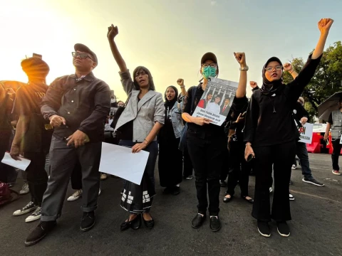 Aksi Kamisan Ke-836: Surat Terakhir untuk Jokowi, Tuntut Penuntasan Kasus Pelanggaran HAM Berat