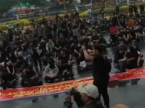 Pemuda di Malang Gelar Aksi Hari Sumpah Pemuda, Sampaikan Enam Tuntutan dan Satu Seruan