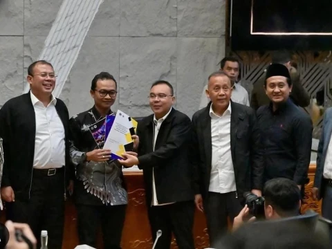 Perkuat Perlindungan Pekerja, Sarbumusi Serahkan 3 Draf Pokok Pikiran RUU ke DPR
