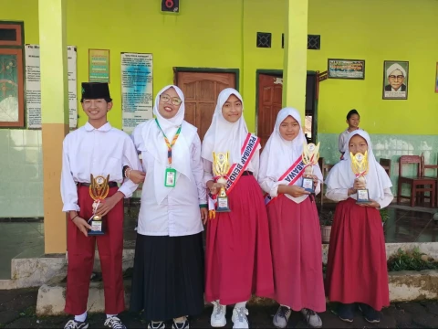 Kisah Keteguhan Fadhiyah Maskuroh Kembangkan Madrasah di Tengah Keterbatasan