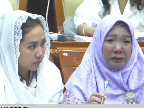 Orang Tua Fandi ABK Sea Dragon Mengadu ke DPR: Anak Saya Tak Tahu Itu Muatan Narkotika