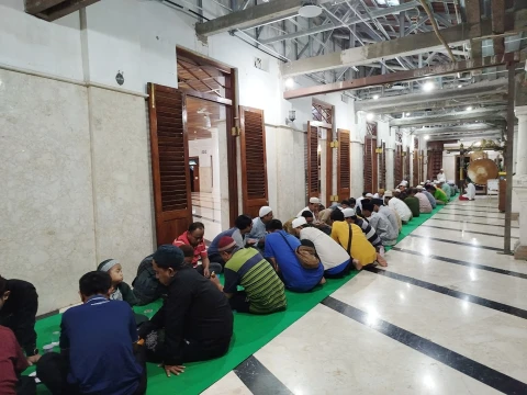 Bukber di Masjid Jami An-Nawier Pekojan, Nasi Kebuli Jadi Favorit