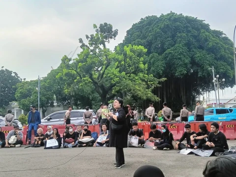 Guru Besar UI Kritik Penyangkalan Negara terhadap Fakta Pemerkosaan Massal 1998