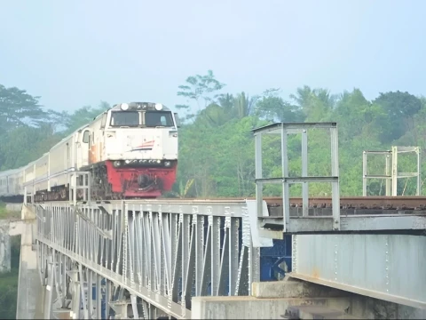 Prabowo Akan Benahi 1.800 Perlintasan KA, Pengamat: Jangan Lupakan Reaktivasi Jalur Kereta