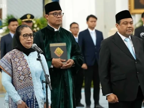 Prabowo Lantik Pimpinan BGN dan Penasihat Presiden Bidang Ketenagakerjaan dan Buruh