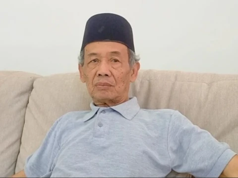 Cerita Sastrawan Ahmad Tohari Berbagi Nasi Kotak Setiap Jumat