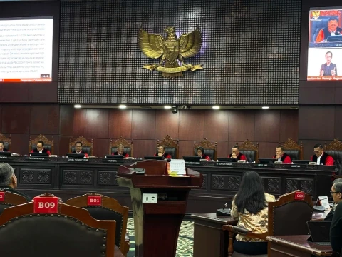 MK Tetapkan Batas Waktu hingga 2028 untuk Pisahkan Anggaran MBG dari Pendidikan