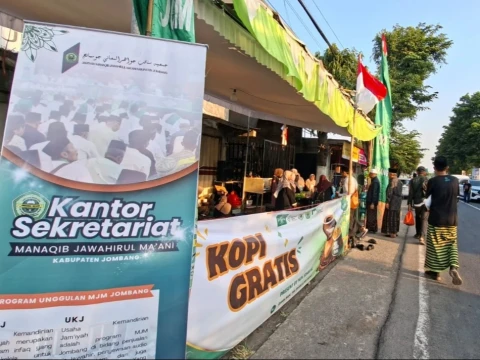Sepanjang Jalan Utama Kawasan Muktamar Ke-35 NU, Tersedia Stan Minuman dan Makanan Gratis