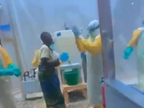 Dua Pasien Terakhir Ebola Dipulangkan dari Pusat Pengobatan di Kongo