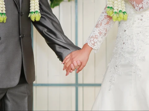 Istri Labrak Suami karena Menikah Lagi, Ini Larangan Poligami tanpa Izin Istri!