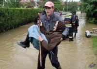 Lupakan Masa Perang, Bosnia-Serbia Saling Bantu Atasi Banjir