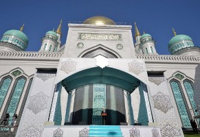 Putin opens huge new mosque in Russian capital