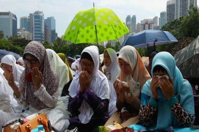 Seru Lho Shalat Id Diguyur Hujan di Hongkong