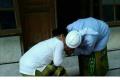 Gaya Jabat Tangan Pesantren