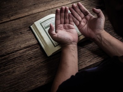 Doa Pengajian KHM Syafi’i Hadzami pada Radio Cenderawasih