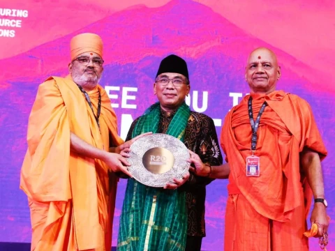 Gus Yahya Serahkan Tuan Rumah Forum R20 kepada Tokoh Agama India