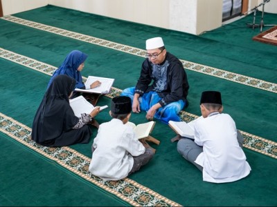 Hukum Membaca Al-Qur’an secara Berjamaah