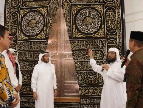 Kali Pertama Raja Salman Perintahkan Pergantian Kiswah Ka'bah Pada 1 ...