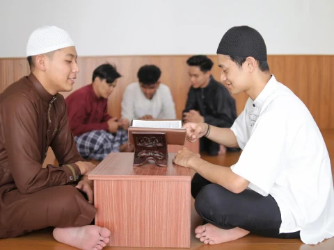 Kajian Hadis: Bolehkah Orang Fasik Melakukan Amar Makruf–Nahi Mungkar?