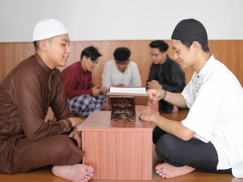 Khutbah Jumat: Syukur Batin dan Syukur Lahir: Mengakui Nikmat dan Menggunakannya untuk Taat